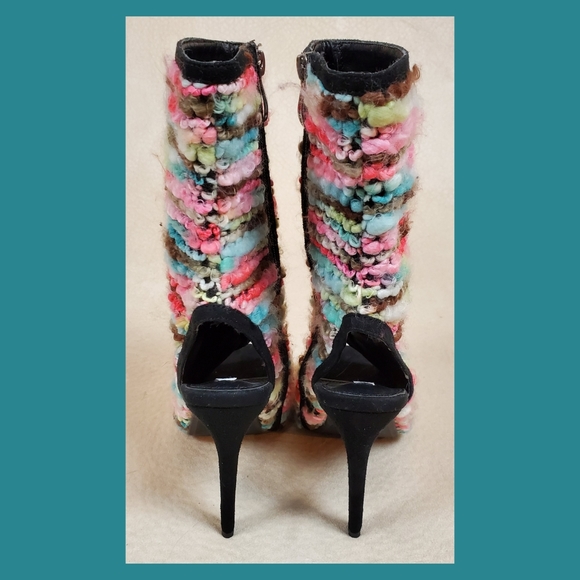 Yarn bootie heels - Picture 3 of 8